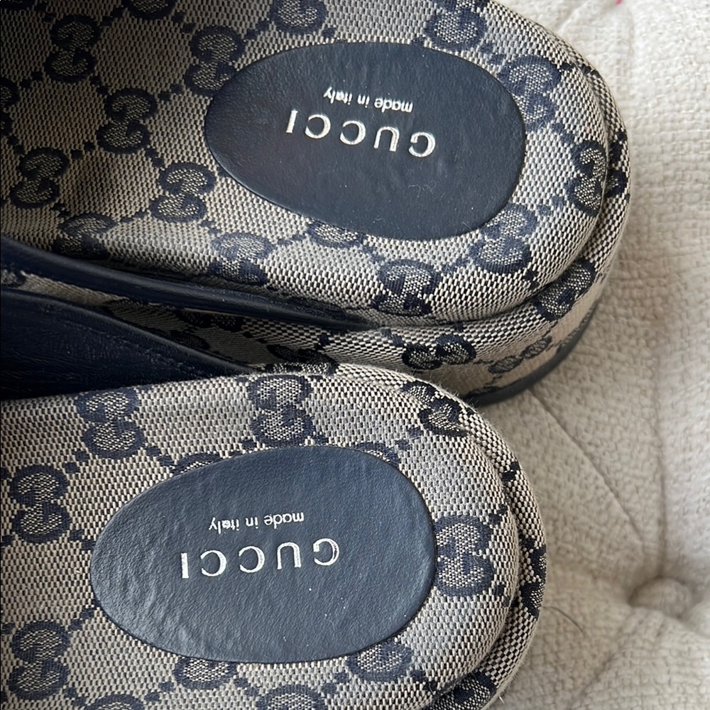 Gucci Women's Navy Blue and Cream Platform Sandals - Picture 4 of 8